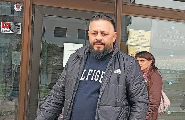   Aurela  Donoseja    je koprsko  sodišče  v  začetku  tedna  oprostilo  še  
očitka,  da  naj  bi  ponujal  kokain  tajnemu  delavcu.