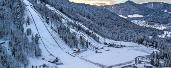 Nordijski center Planica in nov sklop  skakalnic, kjer bodo tekme 
na svetovnem prvenstvu.

