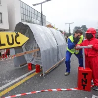 Skupina iz Črnega Kala se je  pričakovano preoblekla v gradbene 
delavce in upodobila dogajanje na gradbišču drugega tira.