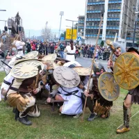 Koper so preplavile ma&scaron;kare (foto in video)