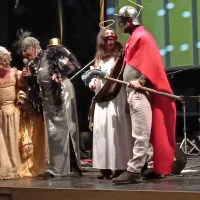 Prišla sta skupaj - sv. Marko, zavetnik Benetk,  in sv. Jurij, zavetnik 
Pirana, ki je pokončal zmaj(čk)a  