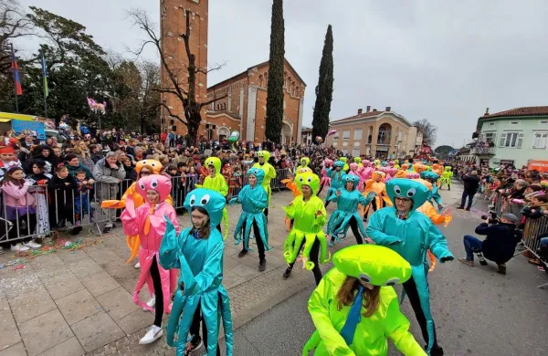 Opajci so v Šempeter prišli opravljeni v hobotnice. 