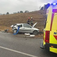 Mlada voznica s ceste v jarek