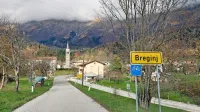 Breginjci že več kot desetletje težko čakajo na čistilno napravo in 
komunalno ureditev naselja, da se odplake ne bi več stekale v 
Nadižo.  