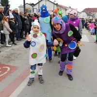 Kupujmo manj, ponovno uporabimo, podarimo, delimo, zamenjajmo 
stara oblačila, vabijo Krojački Hlački.