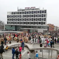 Za sedmo goro na&scaron;li vrata na pustno povorko (foto)