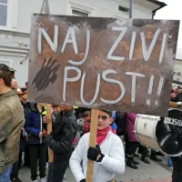 Za sedmo goro na&scaron;li vrata na pustno povorko (foto)