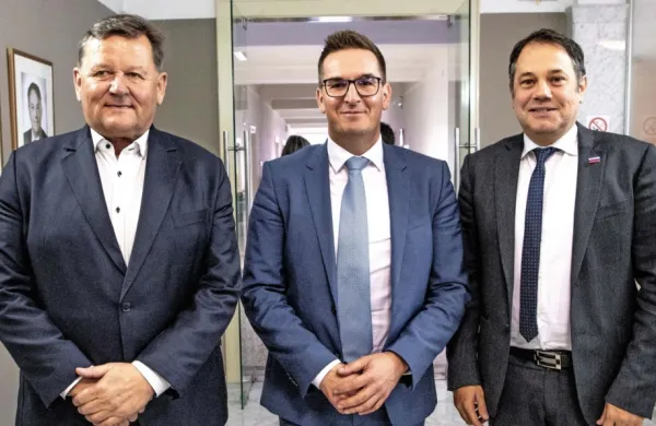 Aleksander Jevšek, Samo Turel in Matej Arčon so se  pogovarjali o 
tem, kako zagotoviti čim več denarja EU za projekte.