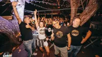Člani ekipe Master Mix (pred tem imenovane Master Vinyl) so (z 
leve) Sandro Giorgi, Mirella Baruca,  Aleš Pelicon (DJ Alex De 
Groove) in Elvis Poniš (DJ Elvis).