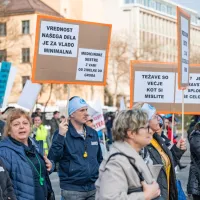 Medicinske sestre na protestu za odpravo plačnih krivic poudarile, da brez njih ni zdravstva