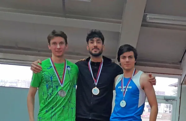 Primorci so kralji troskoka - z leve so srebrni Filip Bizjak, zlati Jan 
Luxa in bronasti Maj Cizera Turk.
