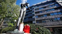 Zadržanje izvajanja dela zakona o RTV Slovenija je sprožilo 
mešane odzive.  Ta tema se bo očitno preselila tudi v Bruselj, saj 
poslanec Milan Zver predlaga razpravo o stanju medijev v 
Sloveniji.