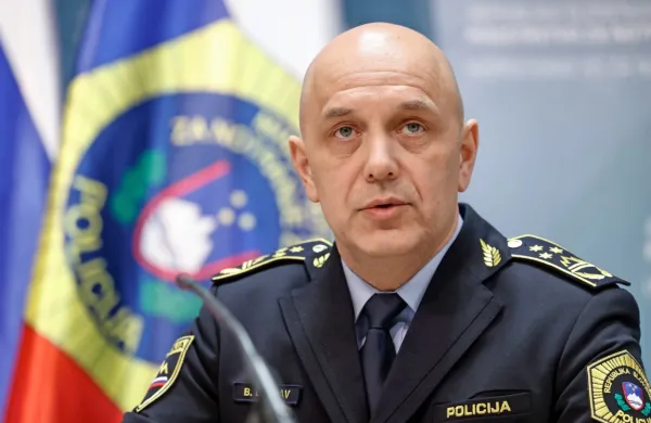 Vlada je razrešila v. d. generalnega direktorja policije Boštjana 
Lindava.