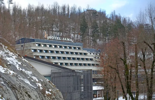 Družba Postojnska jama je po koroni spet dobro poslovala, zato si bosta delničarja spet izplača dividende, družba pa bo izplačala tudi 
maksimalno koncesijsko dajatev.  