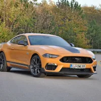  Mustang je svoje ime dobil po lovskem letalu P-51 iz druge 
svetovne vojne.