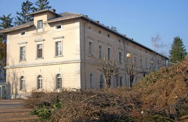 Ministrstvo za kohezijo in regionalni razvoj je odobrilo 183.900 
evrov za projekt celovite energetske prenove in rekonstrukcije 
enega od objektov v Vojašnici barona Andreja Čehovina v Postojni. 