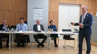 Projekt Digitalni skok so predstavili Tone Stanovnik, Žiga Kogej, 
Bogo Miklavčič, Miha Kern in Hubert Golle (od desne).