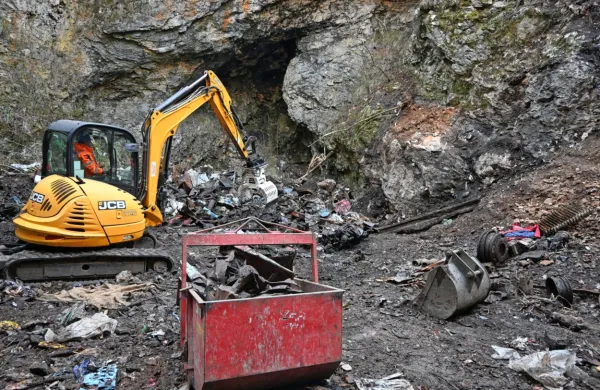 Iz udornice so doslej odstranili blizu 2000 kubičnih metrov 
odpadkov.