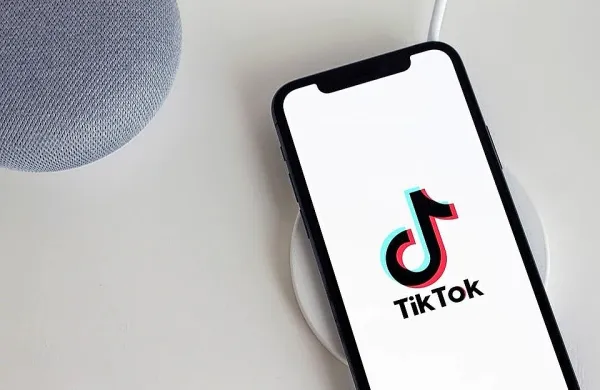 TikTok za mlaj&scaron;e od 18 let uvaja možnost omejitev dnevne uporabe aplikacije