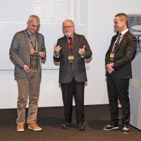 Ob direktorju družbe SBR Robertu Muleju sta nagrade podeljevala 
tudi ministrica za javno upravo Sanja Ajanović Hovnik in predsednik strokovnega sveta dr. Janez Bogataj.  