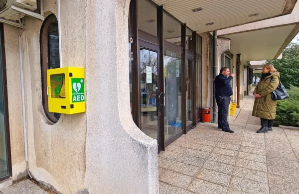 Defibrilator na stavbi okrožnega sodi&scaron;ča