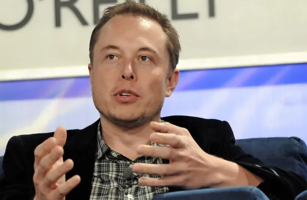 Bloomberg je Muskovo premoženje ocenil na 187,1 milijarde 
dolarjev, Forbes pa na 219 milijard dolarjev. 