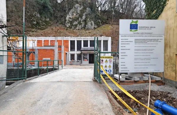 Podražitev je še toliko bolj drastična, ker se cene vodarine (na fotografiji gradnja nove vodarne) niso 
uskladile že od leta 2018, cene kanalščine in smetarine pa od leta 2020.