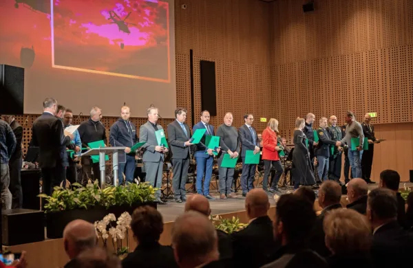 Včeraj so  podelili tudi 19 bronastih priznanj za pomoč pri krotenju  
največjega  požara v zgodovini  Slovenije.  