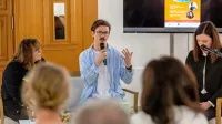 V Pomniku miru na Cerju je ukrajinski pisatelj, publicist in novinar Mark Livin govoril o  tem, kako vojna vpliva na Ukrajince.   