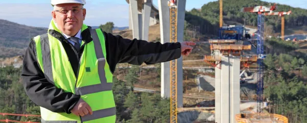 “Drugi tir bo cenejši, kot je bilo predvideno, in to kljub vrsti 
podražitev,” pravi Pavle Hevka, prvi mož družbe 2TDK.