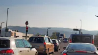Za prometne zastoje na Tovarniški cesti je  krivo tudi nepretočno 
križišče na obvoznici, ki ga je nameravala direkcija za infrastrukturo nadgraditi že pred dvema letoma. 