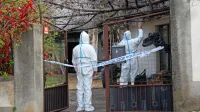 Preiskovalci so  v hiši umorjenega   zavarovali več  predmetov,  na  
njih  pa   biološke sledi  obtoženega.  