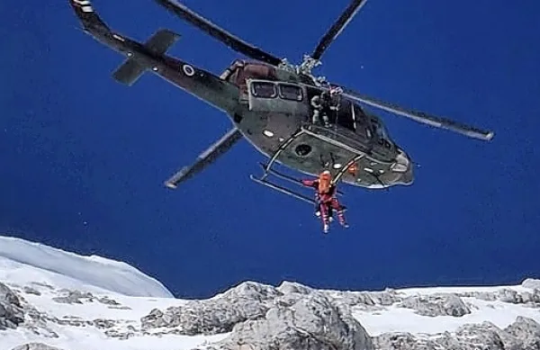 Izpod Male Mojstrovke nad Vršičem so v soboto reševali zaplezanega alpinista. 