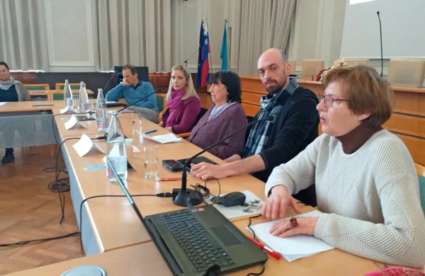 Na posvetu so se pogovarjali o tem, kako ublažiti stiske mladih.