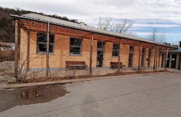 Kljub vsem naporom, da bi ga ohranili, bodo dnevni center za starejše v Desklah zaprli, saj ima premalo 
uporabnikov, da bi lahko še naprej deloval.   