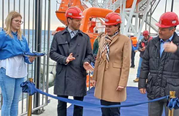 “To je najdražji trak v mojem življenju,” se je ob rezanju traku 
pošalil Borut Butinar, seveda vesel, da so bodoči pomorščaki 
dobili to opremo. 