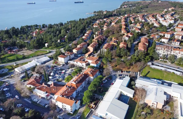 Občinske službe bodo v proračun ankaranske občine vnesle še 
nekaj predlogov opozicije, na primer načrtovanje športne dvorane 
ob šoli, zemljišče za vrtičke, prodaja nepremičnin državi ...