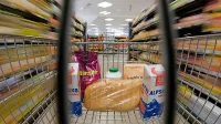 Potrošniki “skrčflacijo” najbolj opažajo pri prehranskih izdelkih, kot so pekovski izdelki, instant vitaminski praški, čokolade, margarine 
in podobno.