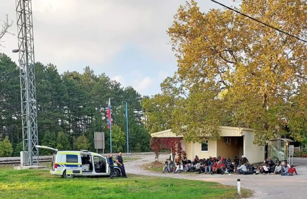 Policisti  so  v začetku  letošnjega leta  največ  nezakonitih migrantov  
ustavili  na  območju  Rakitovca. Podobne  prizore  so  domačini 
opazovali   tudi  v  lanskem  letu.  