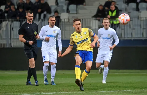 Koprčani (v rumeno-modri opremi) so se proti Domžalam izvlekli 
v podaljšku.