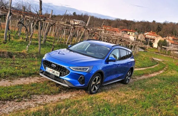 Ford Focus je eden tistih avtomobilov, ki je bil nekoč najbolj 
prodajan avto v Fordovi paleti, zdaj pa se počasi poslavlja. Eden 
zadnjih, ki smo ga preskusili, je karavan v malce bolj trpežni active 
x maniri.