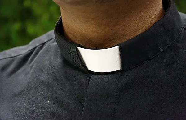 Ministrstvo predlaga spremembo vi&scaron;ine nadomestila za plačilo prispevkov verskim uslužbencem