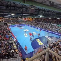 Slovenski rokometa&scaron;i v Bonifiki ugnali Črnogorce (foto)