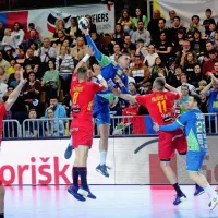 Slovenski rokometa&scaron;i v Bonifiki ugnali Črnogorce (foto)