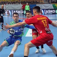 Slovenski rokometa&scaron;i v Bonifiki ugnali Črnogorce (foto)