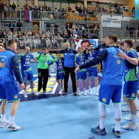 Slovenski rokometa&scaron;i v Bonifiki ugnali Črnogorce (foto)