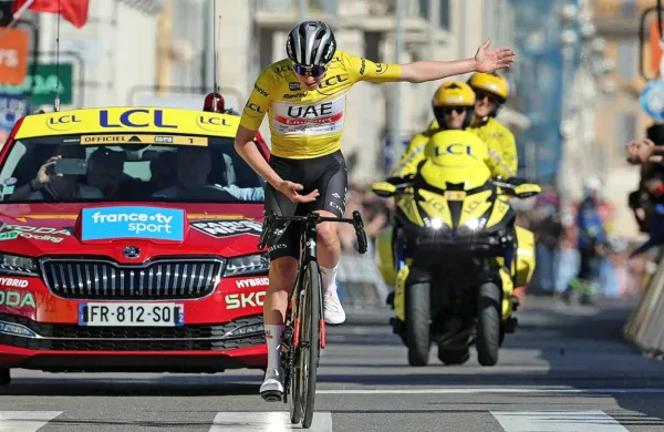 Slovenski kolesarski zvezdnik Tadej Pogačar (UAE Team Emirates) 
je skupni zmagovalec dirke Pariz-Nica.