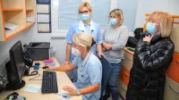 V koprskem ZD je ambulanta za ljudi brez izbranega osebnega 
zdravnika svoja vrata odprla 23. januarja, a vse do zdaj ne v njej ne 
v enaki ambulanti v Sežani ne beležijo   navala. 