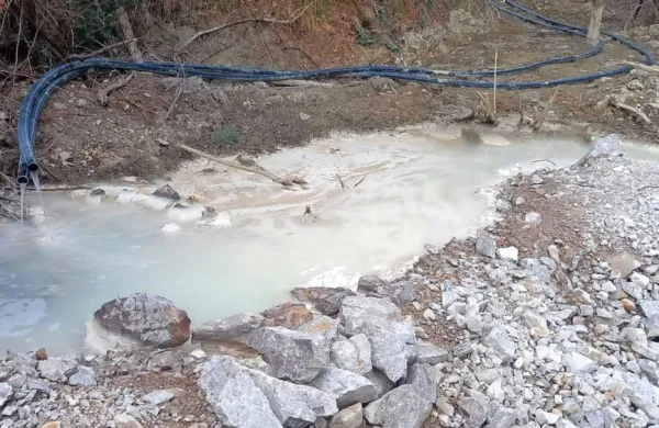Voda, ki z gradbišč priteka v kanale, naj bi vsebovala škodljive 
snovi, kot so betonski prah, cementni prah, sulfati, alkalije in težke 
kovine.