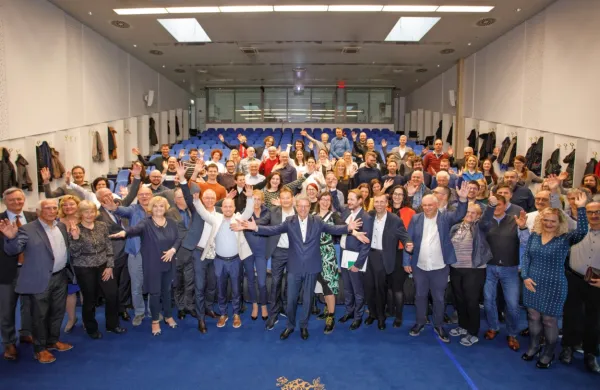 Delegati Sindikata zdravnikov in zobozdravnikov Slovenije Fides 
so na letni konferenci za novega predsednika izvolili anesteziologa 
iz izolske bolnišnice Damjana Polha.